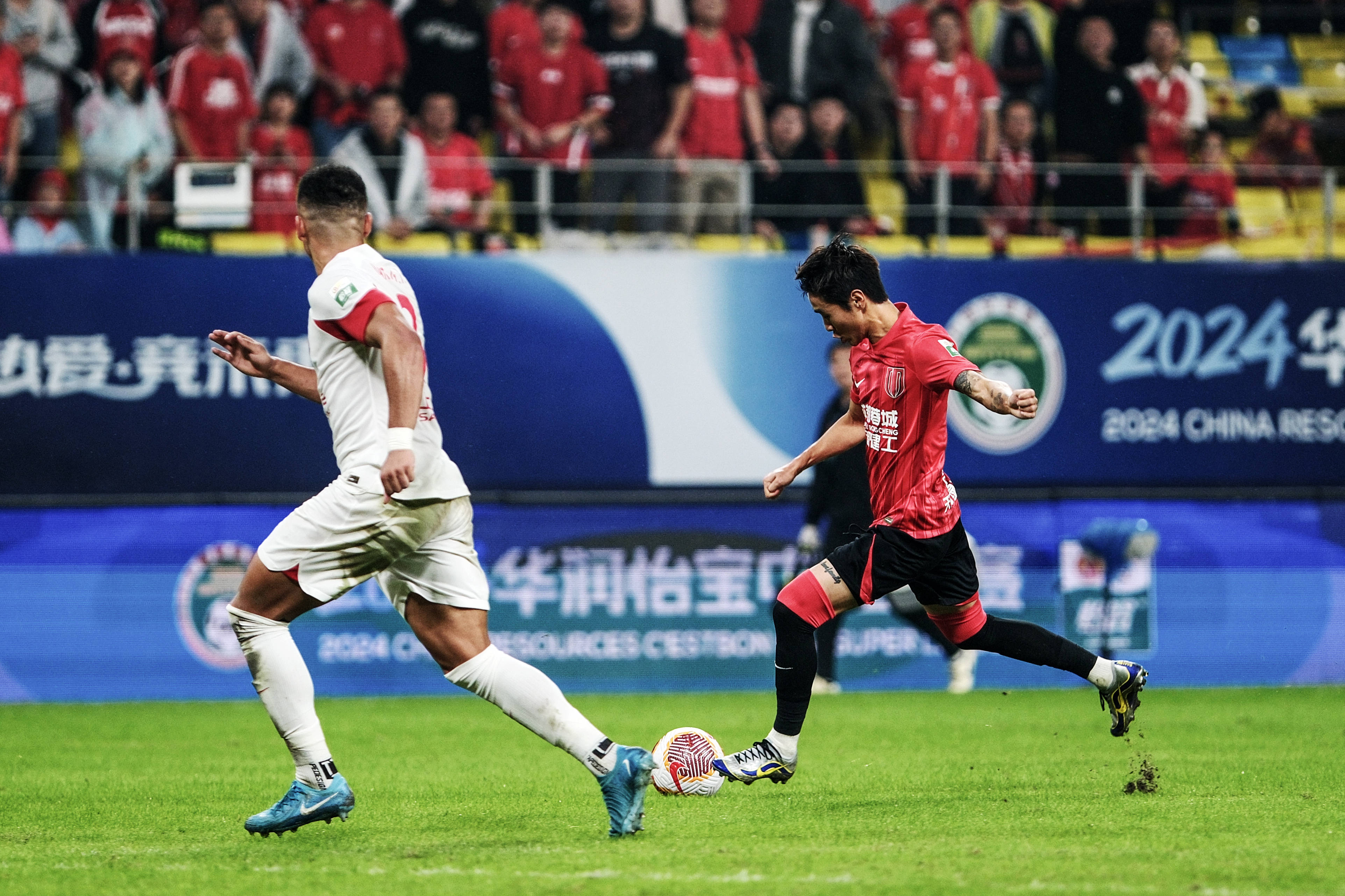 包含英超集结日再迎强敌,上海海港伤情更新,主帅态度——引发热议,年轻球员得到机会的词条 包含英超集结日再迎强敌,上海海港伤情更新,主帅态度——引发热议,年轻球员得到机会的词条