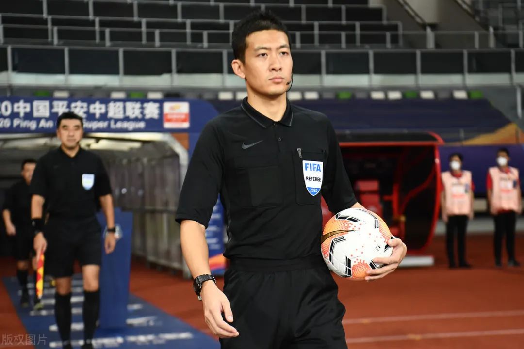 赛后全明星赛焦点战，武汉三镇回应争议，质疑声仍在，心理建设被强调的简单介绍