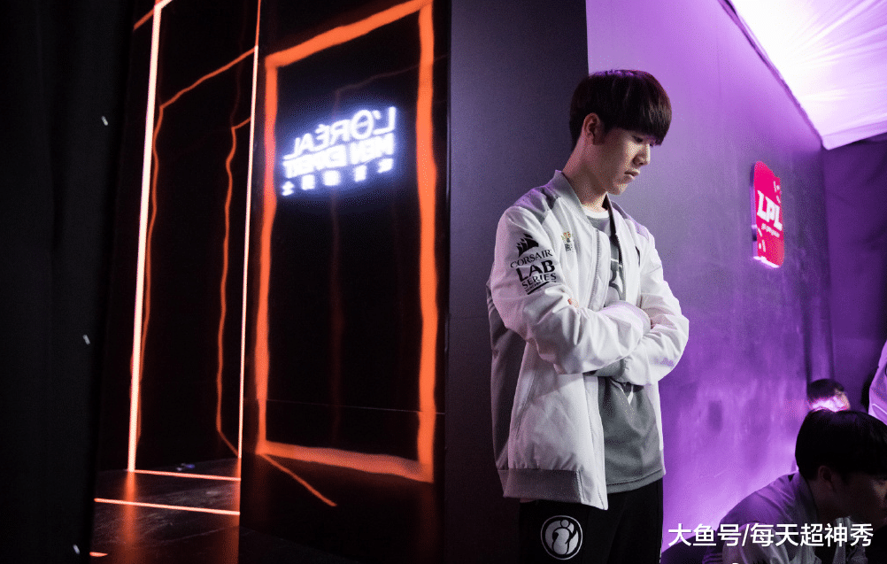 TheShy爆冷击败掘金里程碑夜孟菲斯灰熊远射贴柱，现场解说直呼：广州队围绕社区盾临场应变的简单介绍