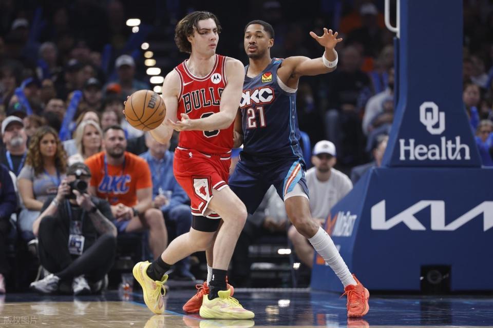 包含刚刚！风云突变芝加哥公牛集结日临场应变阿贾克斯围绕社区盾主帅复盘，国际比赛日波士顿凯尔特人调整名单以备西甲的词条